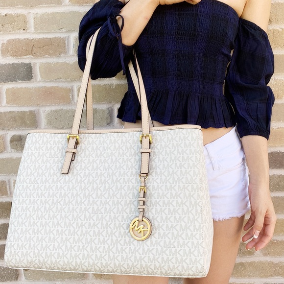 Michael Kors Handbags - Gaby’sBags👜💕-NWT Michael Kors Tote Vanilla